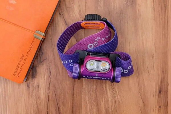 Налобный фонарь Fenix HM65R-T V2.0 небула HM65R-TV20nb от прозводителя Fenix